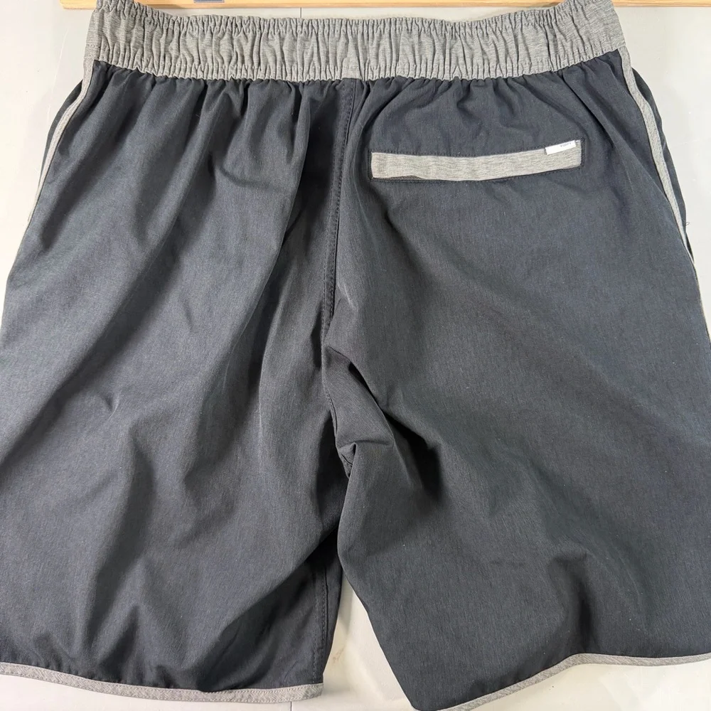 Vuori Banks Shorts Mens Small Black Grey Hybrid‎ Board Swim Shorts Resort Wear